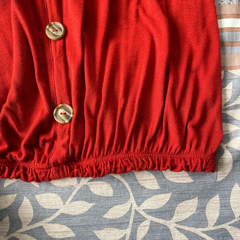 Red Top - Picture 2 of 5